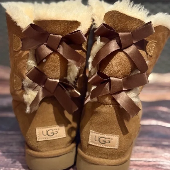 UGG Bailey Bow Boot - Picture 4 of 9